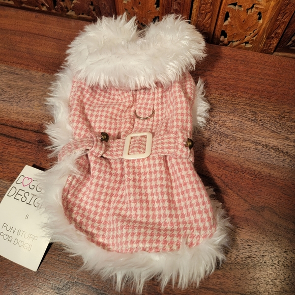 NWT Doggie Design Light Pink Houndstooth Sherpa Edged Dog Coat Size S with Leash - Picture 3 of 8